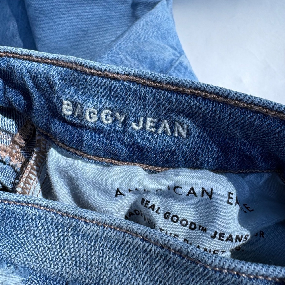 American Eagle Baggy Jean Light Wash Distressed High Rise Denim Size 4 Regular - Picture 4 of 5